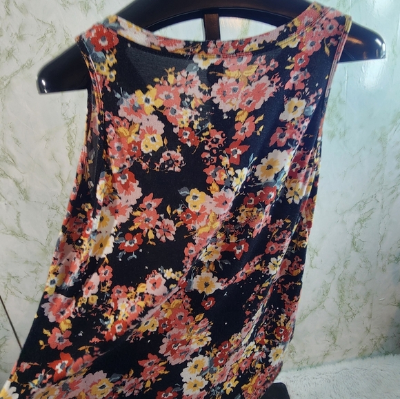 Maurices 24/7 Pretty Floral Vneck Tank - Picture 8 of 10